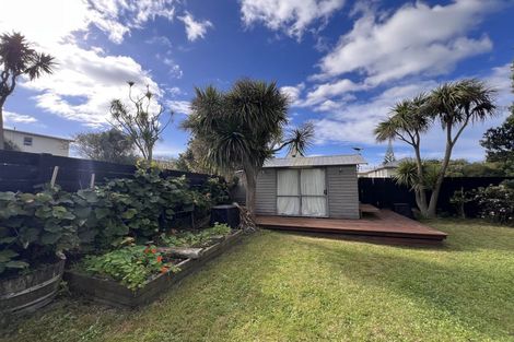 Photo of property in 123 Queens Drive, Lyall Bay, Wellington, 6022