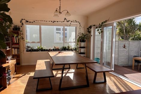 Photo of property in 123 Queens Drive, Lyall Bay, Wellington, 6022