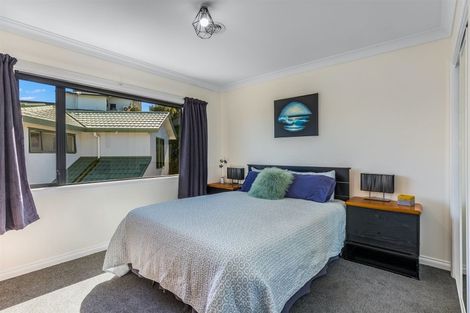 Photo of property in 2 Seascape View, Paremata, Porirua, 5024