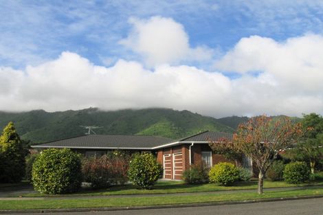 Photo of property in 17 Awanui Drive, Waikanae, 5036