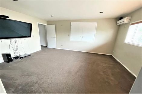 Photo of property in 17 Crompton Road, Massey, Auckland, 0614