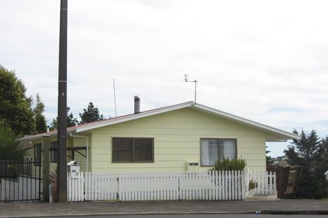 Photo of property in 12a Ranfurly Street, Frankleigh Park, New Plymouth, 4310