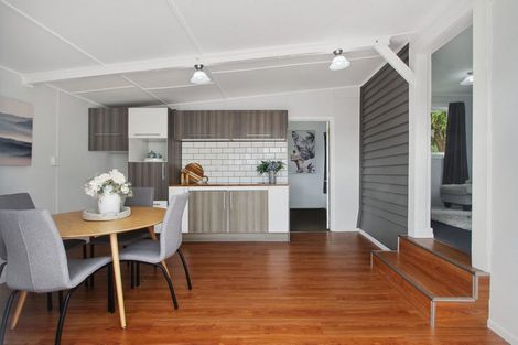 Photo of property in 32 Mellsop Avenue, Waiuku, 2123