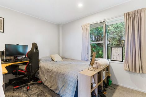 Photo of property in 33 Chatsworth Crescent, Pakuranga Heights, Auckland, 2010
