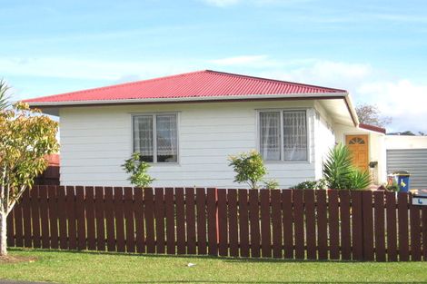 Photo of property in 4 Imperial Place, Henderson, Auckland, 0612