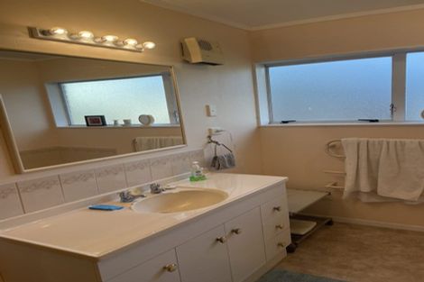 Photo of property in 33d Kirby Street, Glendene, Auckland, 0602