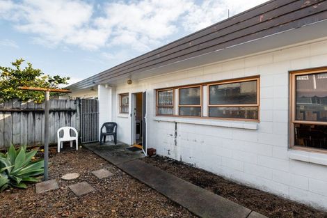 Photo of property in 2/875 Heaphy Terrace, Claudelands, Hamilton, 3214