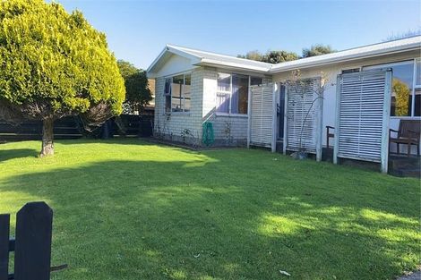 Photo of property in 32 Teoti Street, Paraparaumu Beach, Paraparaumu, 5032