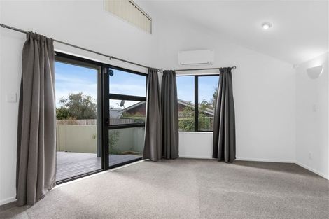 Photo of property in 1/11 Bronzewing Terrace, Unsworth Heights, Auckland, 0632