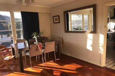 Photo of property in 24 Severn Street, Island Bay, Wellington, 6023