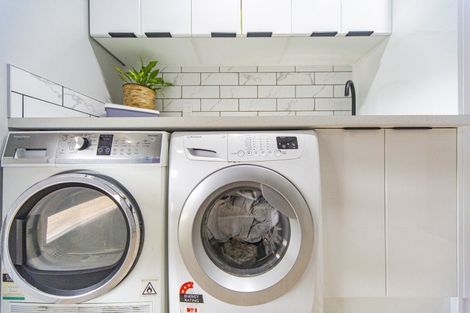 Photo of property in 8 Bryce Place, Kelvin Grove, Palmerston North, 4414