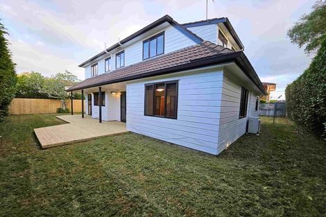 Photo of property in 2/5 Seacliffe Avenue, Belmont, Auckland, 0622
