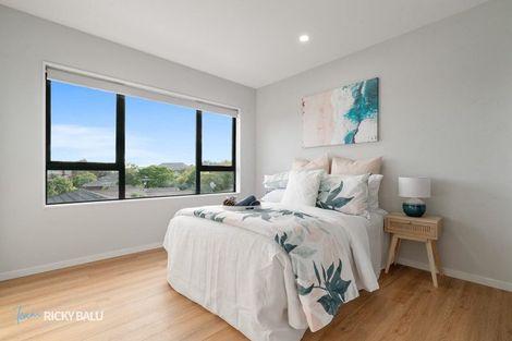 Photo of property in 43a Mirrabooka Avenue, Botany Downs, Auckland, 2010