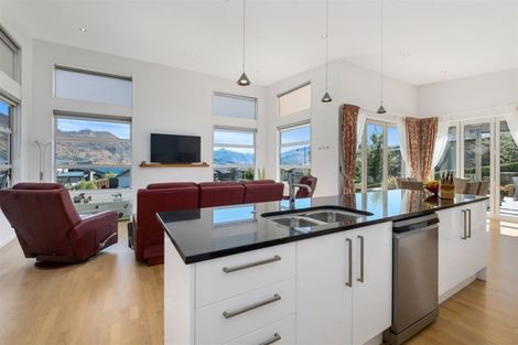 Photo of property in 16 Urquhart Place, Wanaka, 9305
