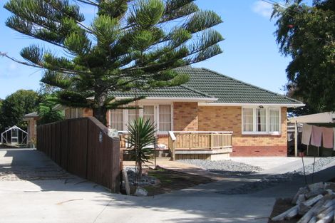 Photo of property in 9 Holman Road, Te Atatu Peninsula, Auckland, 0610