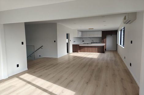 Photo of property in 2 Embling Place, Eastern Beach, Auckland, 2012