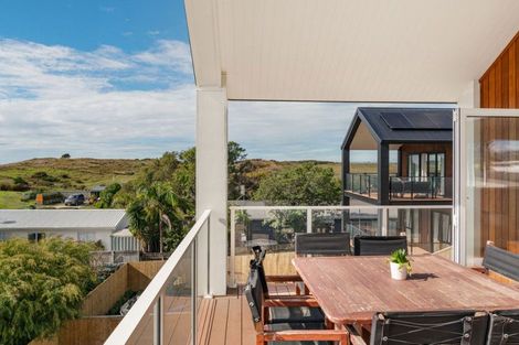 Photo of property in 1335d Papamoa Beach Road, Papamoa Beach, 3118