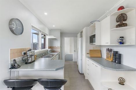 Photo of property in 3 Stansfield Place, Sunnyhills, Auckland, 2010