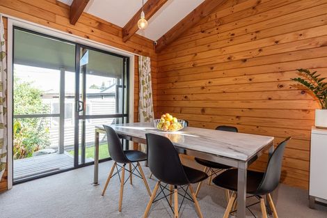 Photo of property in 2/19 Becroft Drive, Forrest Hill, Auckland, 0620