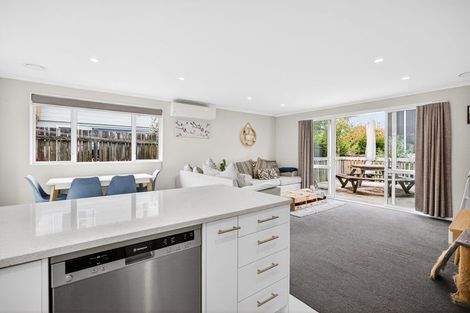 Photo of property in 6a Magdalen Place, West Harbour, Auckland, 0618