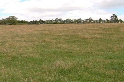 Photo of property in 749 Waitakere Road, Kumeu, 0891