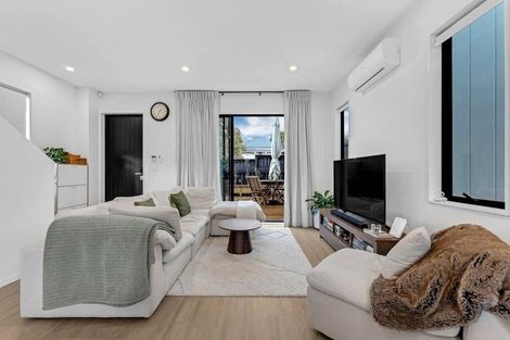 Photo of property in 2 Fields Road, Manurewa, Auckland, 2102