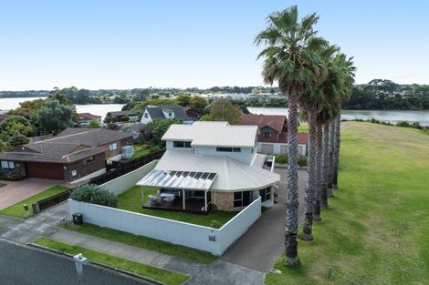 Photo of property in 37 Riverside Drive, Waiuku, 2123