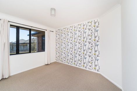 Photo of property in 15 Orlando Way, Kelvin Grove, Palmerston North, 4414