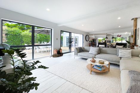 Photo of property in 12 Opanuku Road, Henderson Valley, Auckland, 0612