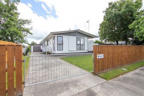 Photo of property in 6 Robinson Crescent, Westbrook, Palmerston North, 4412