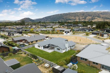 Photo of property in 5 Turnbull Crescent, Wanaka, 9305