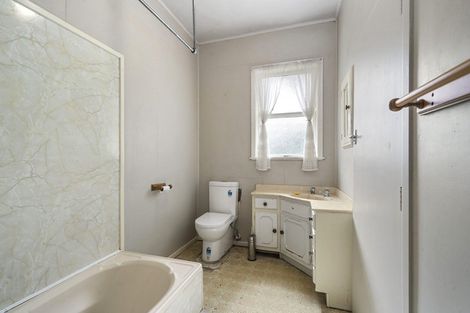 Photo of property in 3 Panama Street, Martinborough, 5711