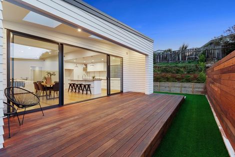 Photo of property in 7b Montrose Place, Highlands Park, New Plymouth, 4312