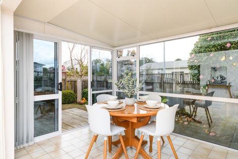 Photo of property in 1 Wharite Place, Awapuni, Palmerston North, 4412