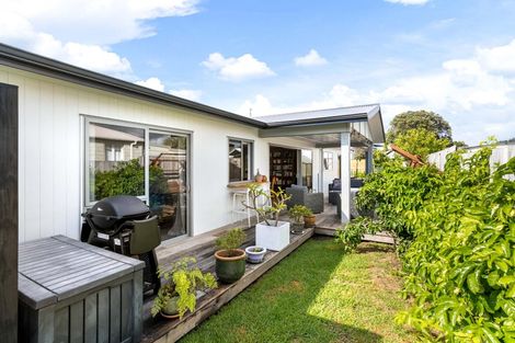 Photo of property in 229a Ocean Road, Whangamata, 3620