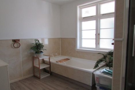 Photo of property in 2 Hawkhurst Road, Lyttelton, 8082