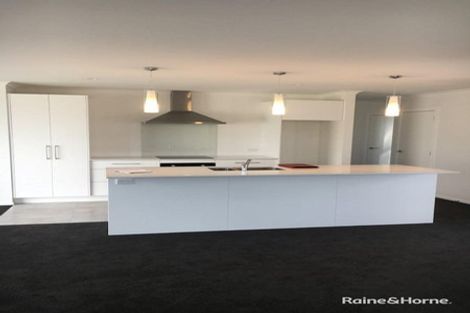 Photo of property in 37 Livingstone Drive, Papamoa Beach, Papamoa, 3118