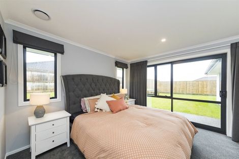 Photo of property in 202 Pacific Drive, Fitzherbert, Palmerston North, 4410