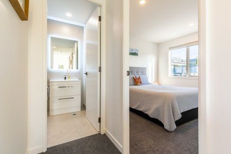 Photo of property in 1 The Bays Rise, Murrays Bay, Auckland, 0630