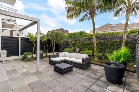 Photo of property in 5/258 Hurstmere Road, Takapuna, Auckland, 0622