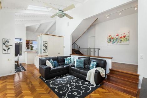 Photo of property in 3/130 Beach Road, Castor Bay, Auckland, 0620