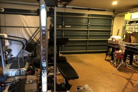 Photo of property in 1/5 Carole Crescent, Pakuranga, Auckland, 2010