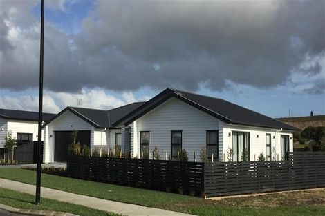 Photo of property in 29 Syd Grant Crescent, Orewa, 0931