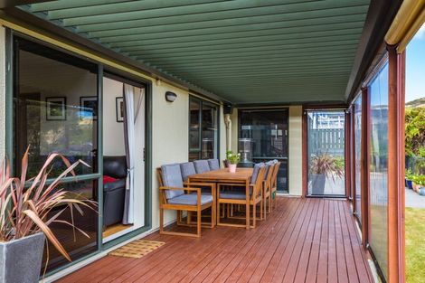 Photo of property in 138 Woodman Drive, Tawa, Wellington, 5028