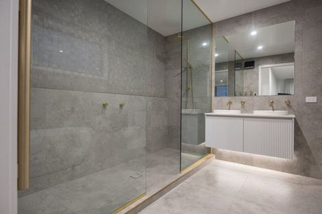 Photo of property in 5 Edenmore Terrace, Fitzherbert, Palmerston North, 4410