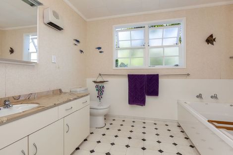 Photo of property in 75 Eatwell Avenue, Paraparaumu Beach, Paraparaumu, 5032