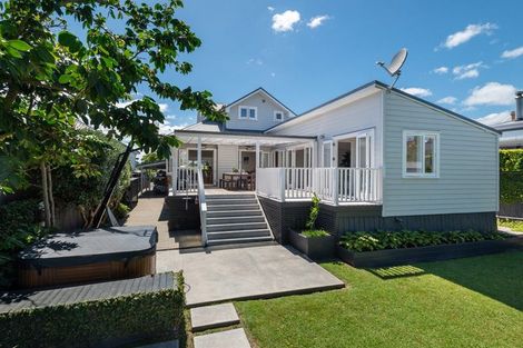Photo of property in 165 Vauxhall Road, Narrow Neck, Auckland, 0624