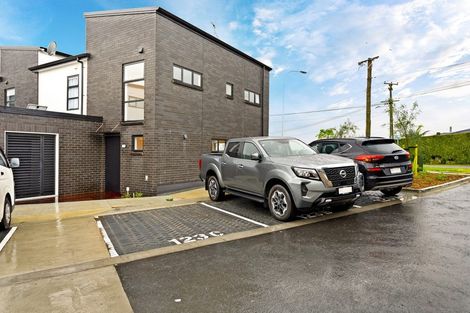 Photo of property in 125d Woodglen Road, Glen Eden, Auckland, 0602