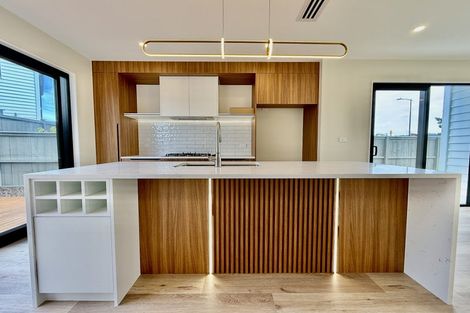 Photo of property in 140 Vintry Drive, Kumeu, 0810