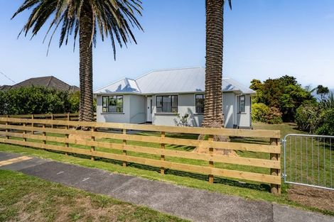 Photo of property in 80 Gisborne Terrace, Opunake, 4616